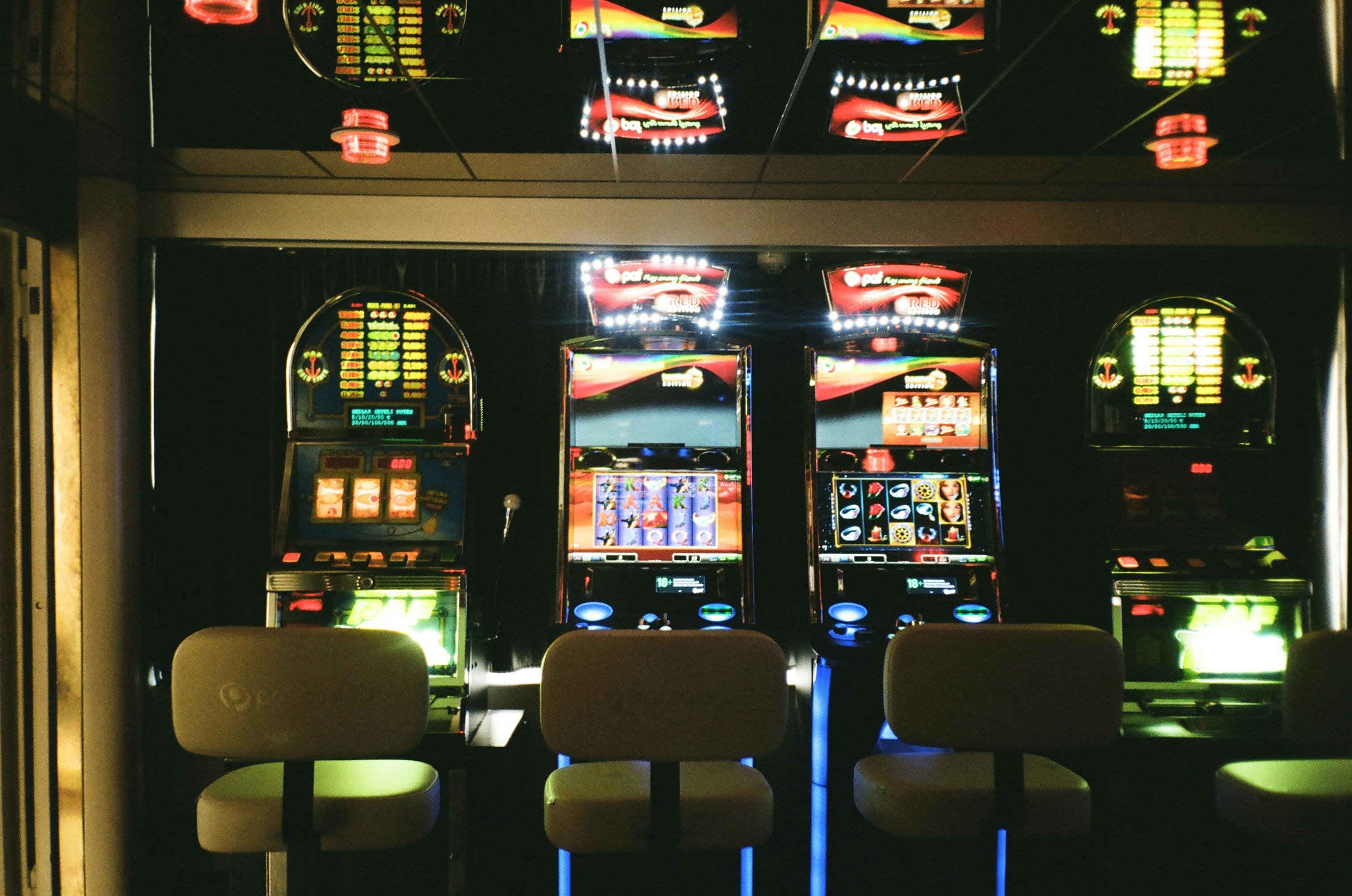 ri98 တိုက်ရိုက်ကာစီနို Live Baccarat Table Real Dealer Myanmar